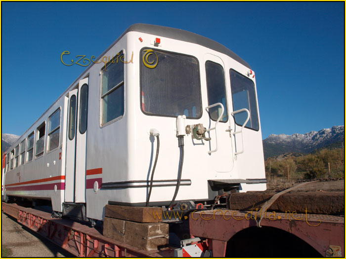 CERCEDILLA transporte de un  tranvia por las calles del pueblo 11